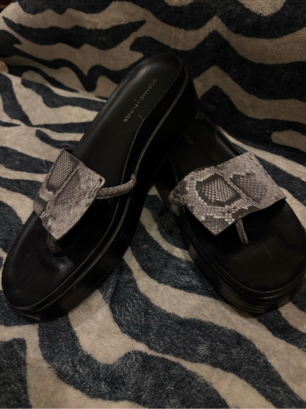 Donald J. Pliner Snakeskin Platform Thong Wedge Sandals Size 9.5
